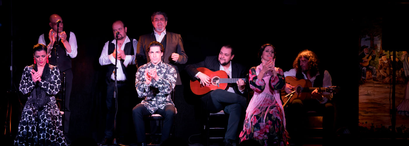 Artistas flamencos en el escenario
