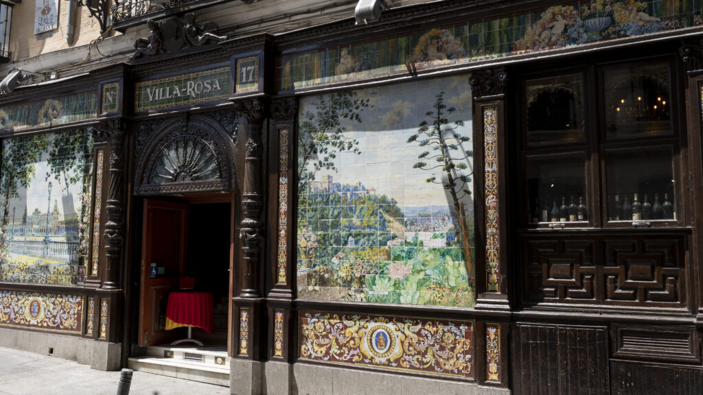 La elegancia y el detalle en el histórico Tablao Flamenco 1911.