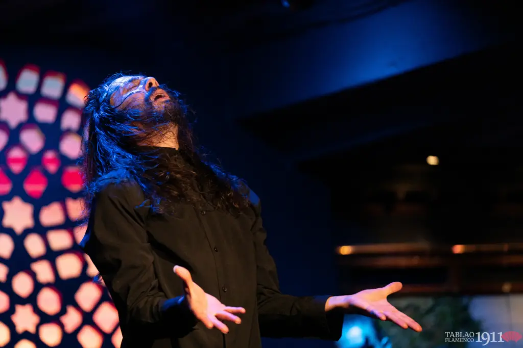José Maya bailando por Soleá en Tablao Flamenco 1911. Captura de la jondura y el sentimiento puro del palo más respetado.