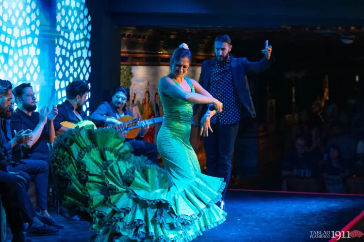 Noelia Ruiz sobre las tablas de Tablao Flamenco 1911